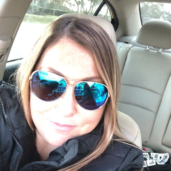 Meet your Posher, Melissa - Picture 2 of 2